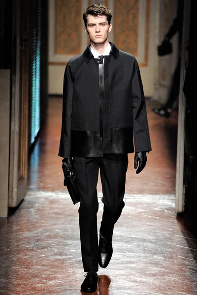 Look 10